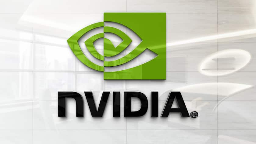 Nvidia-Logo spiegelt sich im Glas.