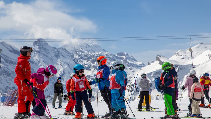 Kinder-Skikurs der Schweizer Skischule in Grindelwald (März 2024).