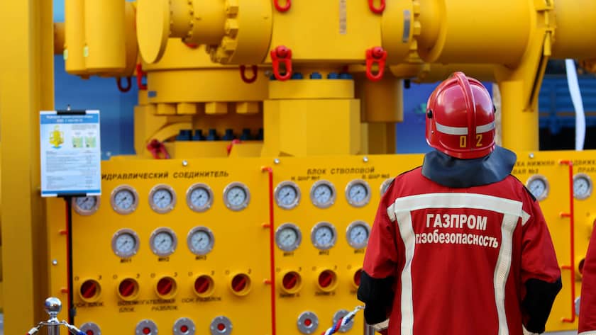 Ein Security während des Internationalen Gasforums in Sankt Petersburg im Expoforum, Russland (2025).