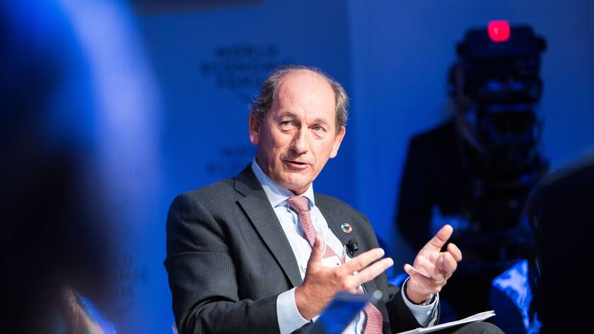 Paul Bulckes Abgang stärkt CEO Laurent Freixe.