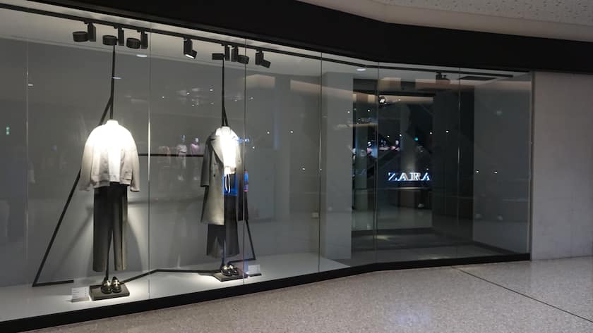 Ein geschlosserer Laden in einem Einkaufszentrum (Symbolbild).