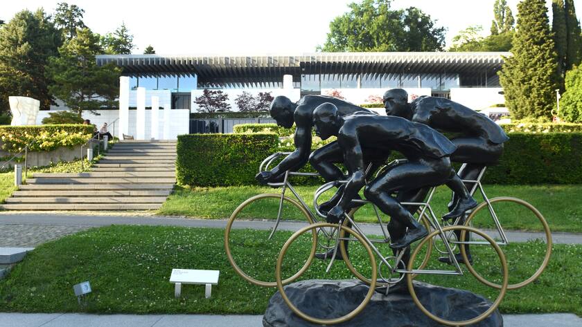 Skulpturen im olympischen Park von Lausanne.
