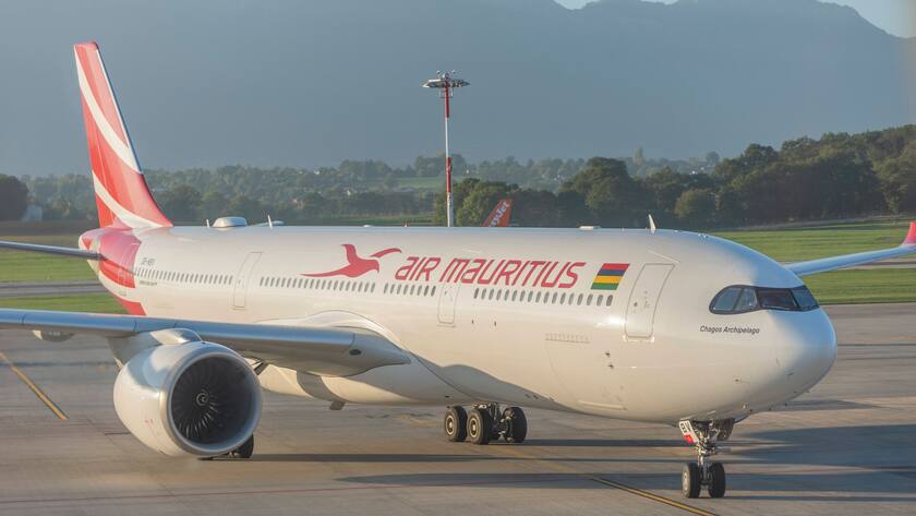 Ein Flugzeug von Air Mauritius am Flughafen Genf (2023).