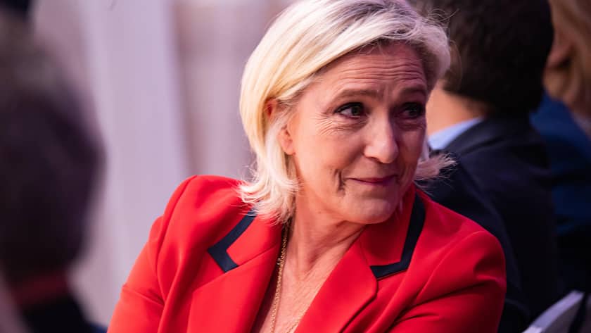 Die Politikerin Marine Le Pen vom Rassemblement National an einer Medienkonferenz in Paris Ende Juni 2024.