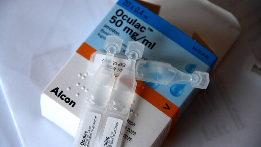 Augentropfen Oculac 50 mg von Alcon.