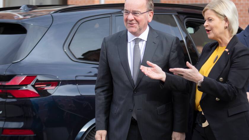 Der deutsche Verteidigungsminister Boris Pistorius, hier mit seiner österreichischen Amtskollegin Klaudia Tanner in Wien im Februar 2024.