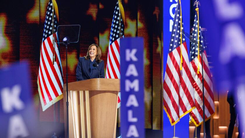 Vizepräsidentin Kamala Harris spricht an der Democratic National Convention in Chicago Ende August 2024.