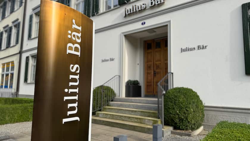 Der Schriftzug der Privatbank Julius Bär vor der Niederlassung in St.Gallen.