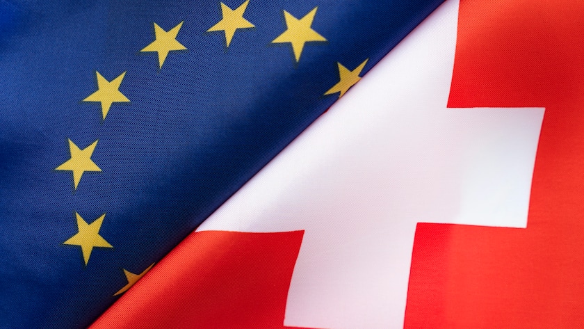 Flaggen der Schweiz und EU