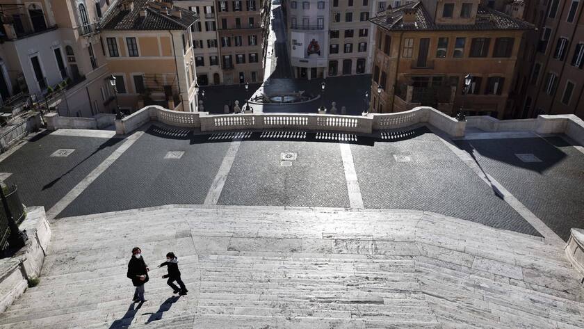 Die spanische Treppe und die Einkaufsstrasse Via Condotti in Rom sind fast menschenleer.