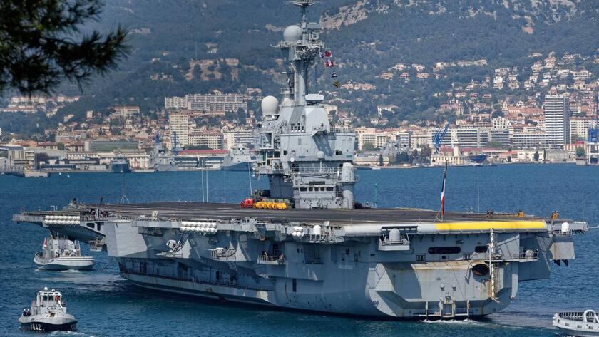 Der Flugzeugträger Charles de Gaulle im Hafen von Toulon.
