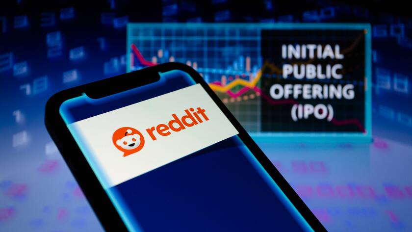 Logo von Reddit auf einem Smartphone (22. Februar 2024)