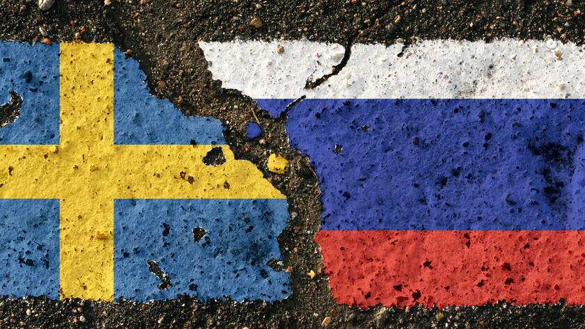 Flaggen von Schweden und Russland