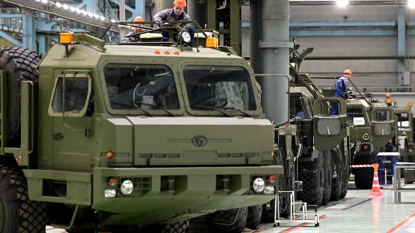 Militär-Fahrzeuge beim Rüstungskonzern Almaz Antei Obukhov in Sankt Petersburg, Russland.