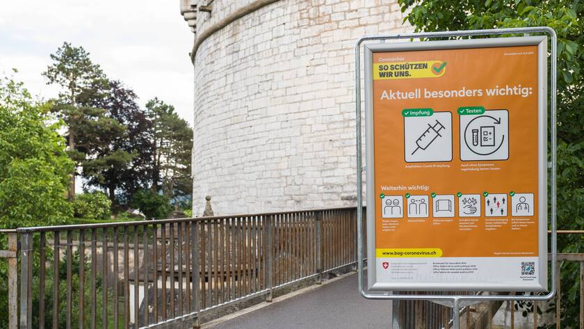 Die Schweiz könnte das Impfziel 75 verfehlen: Der Bund wirbt fürs Impfen und Testen, wie hier beim Munot in Schaffhausen.