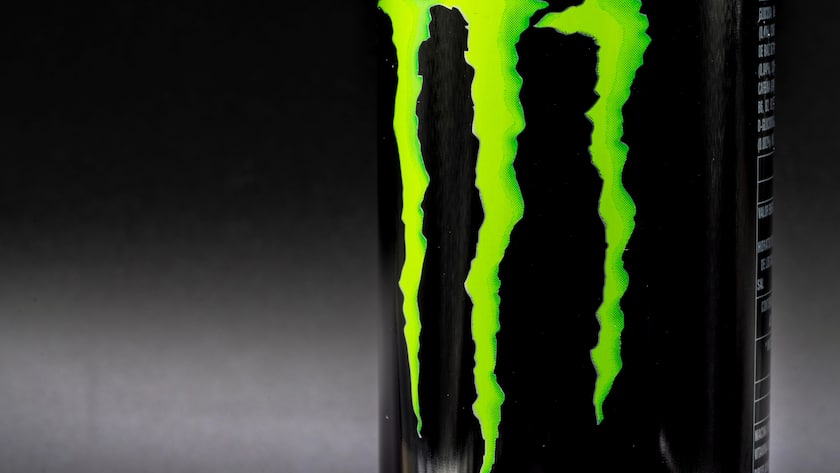 Das unverkennbare Logo von Monster Beverage auf einem Dose.