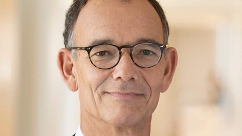 Wie die US-Zwischenwahlen die Märkte beeinflussen Matt Miller ist Politikökonom. Er hat 35 Jahre Berufserfahrung und ist seit 10 Jahren bei Capital (Stand 31. Dezember 2025). Er hat einen Abschluss in Rechtswissenschaften von der Columbia University und einen Bachelor von der Brown University