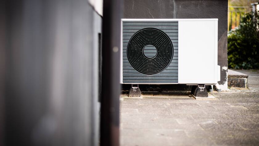 Wärmepumpe statt Öl- oder Gasheizung an einem Einfamilienhaus