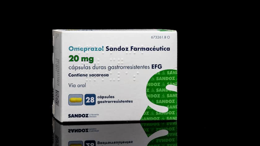 Medikament Omeprazole von Sandoz, das bei Magenbeschwerden eingesetzt wird.