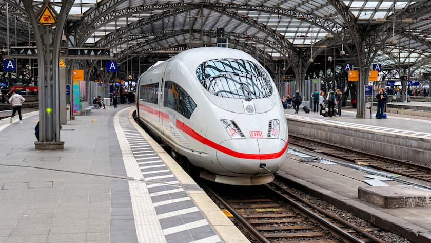 Köln Hauptbahnhof, Intercity Express Zug der Deutschen Bahn (2024).