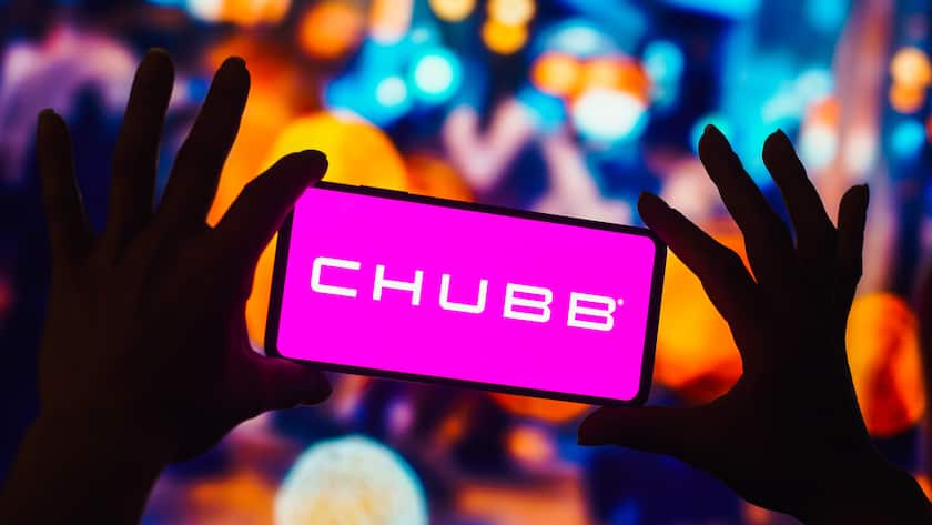 Logo von Chubb Ltd. auf einem Smartphone.