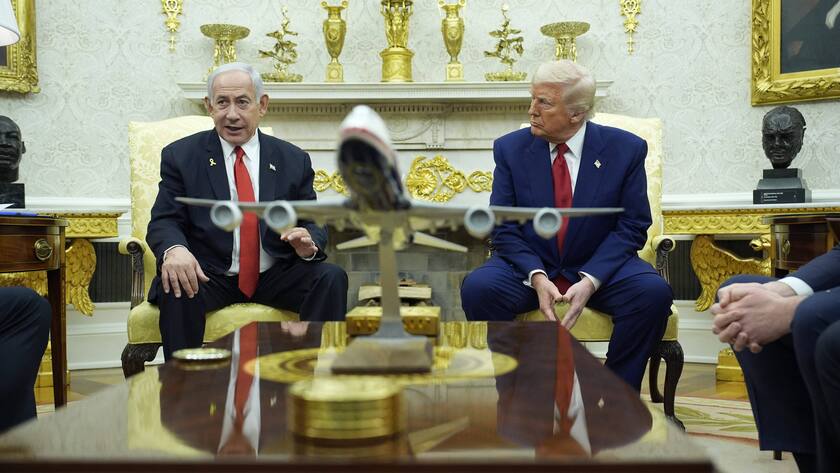 Donald Trump trifft den israelischen Premierminister Benjamin Netanjahu im Oval Office des Weissen Hauses in Washington, DC, USA (April 2025).