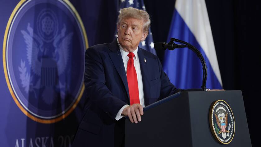 Der amerikanische Präsident Donald Trump während der Medienkonferenz am Alaska-Gipfel im August 2025.