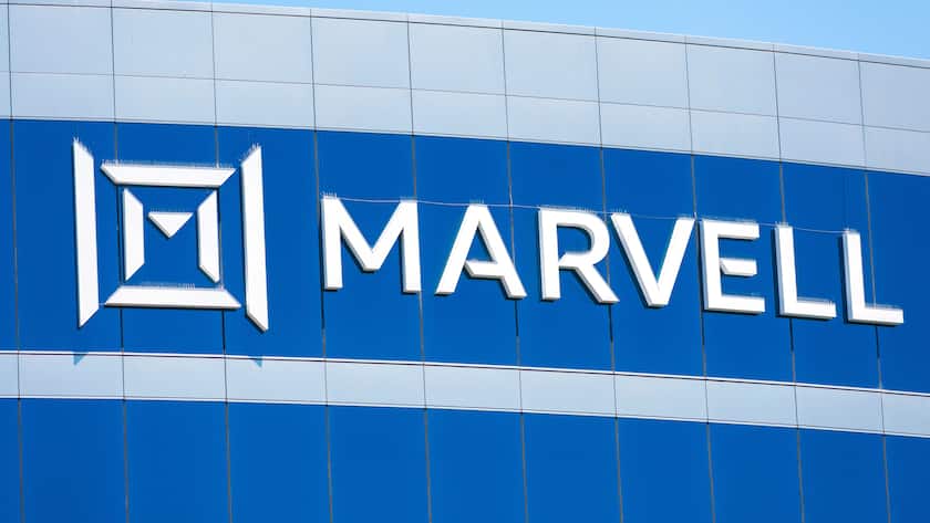 Das Logo von Marvell Technology an einem Firmengebäude.