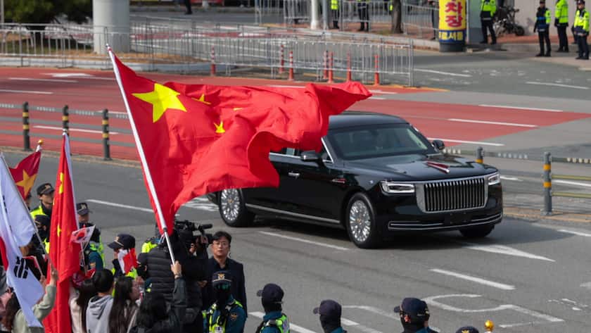 Nach dem Treffen mit US-Präsident Trump verlässt der chinesische Staatschef Xi Jinping den Gimhae-Flughafen im südkoreanischen Busan.