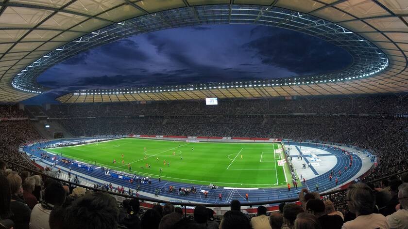 Wie im Fussball: Viel Geld verharrt an der Seitenlinie. (Im Bild: Berliner Olympiastadion)