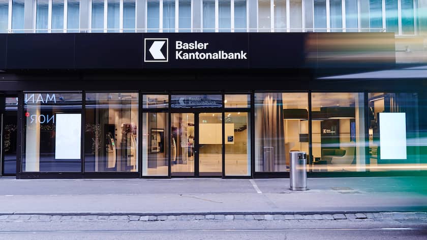 Blick auf eine Filiale der Basler Kantonalbank.