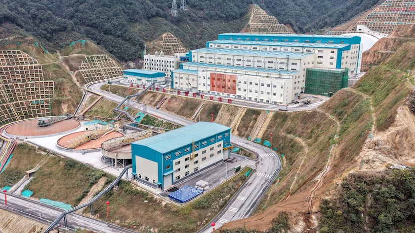 Produktionsanlagen am Abbau- und Verarbeitungsstandort der Xiangyuan-Lithium-Mine in Yongzhou, Provinz Hunan (China).
