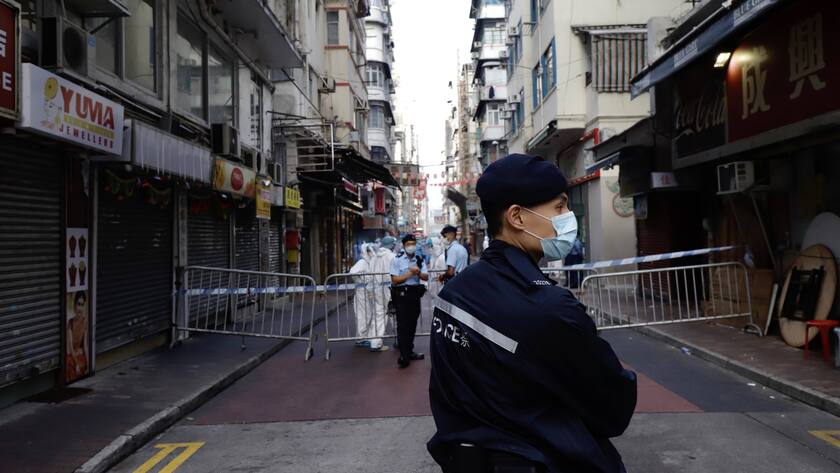 Die Coronakrise führt zu Abriegelungen in Hongkongs Wohnvierteln, Januar 2021.