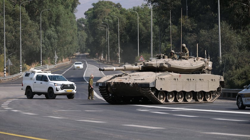 Israelischer Panzer sperrt eine Strasse an der Grenze zum Libanon am 8. Oktober 2023.
