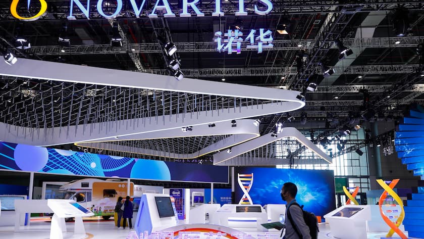 Präsenz von Novartis an einer Messe in Shanghai im November 2021.