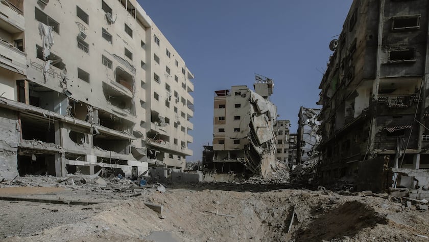 Einschlagloch einer Rakete in Gaza Stadt (2023).