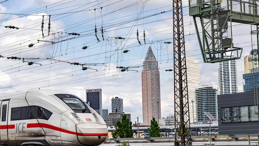 Ein ICE InterCtyExpress in Frankfurt am Main.