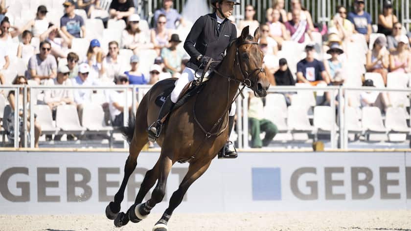Reiterin am Prix Geberit während des Longines Paris Eiffel Jumping 2023.