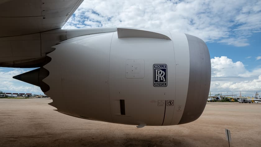 Ein Triebwerk des Typs Trent 1000 von Rolls-Royce an einer Boeing 787.