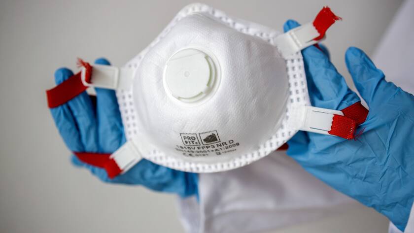 Um den Spitälern zu helfen, stellt Prada neu Schutzmasken her.