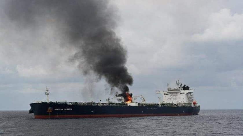 Ein Öltanker steht nach einem Angriff der Huthi-Miliz in Flammen (Januar 2024).