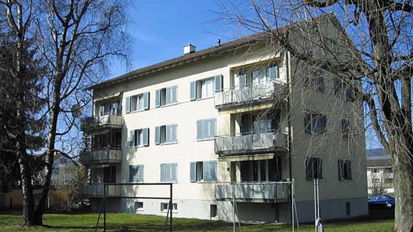 Ein Mietshaus der Pensionskasse Conzzeta, verwaltet von Plazza Immobilien, in Bürglen, Thurgau.
