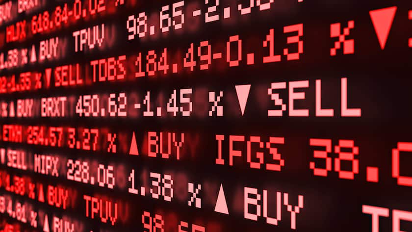 Eine rot eingefärbte Aktien-Kurstafel.