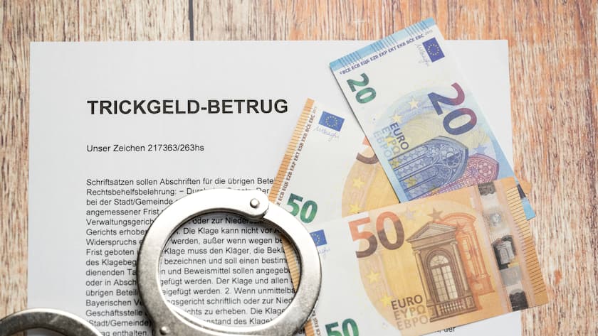 Eine symbolische Darstellung von Falschgeld