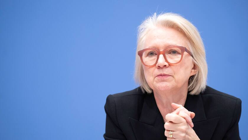 Die «Wirtschaftsweise» Monika Schnitzer an einer Pressekonferenz in Berlin (2024).