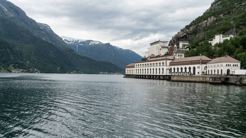 Das historische Wasserkraftwerk in Tyssedal, Norwegen.