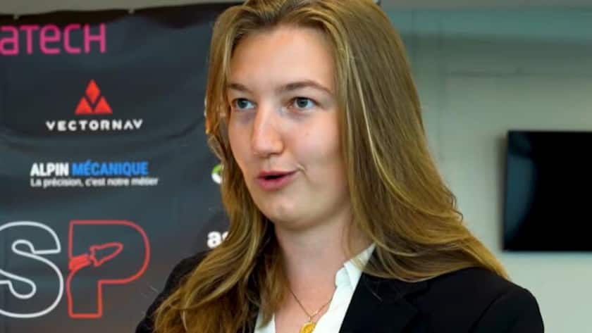 Julie Böhning bei einer Präsentation (Screenshot Youtube).