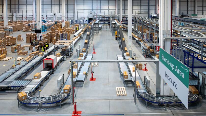 Lagerhaus von Kühne+Nagel in Mantova, Italien.