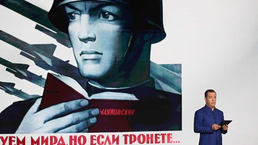 Der russische Ex-Präsident Dmitr Medwedew während einer Rede in Krasnodar Anfang März 2024.