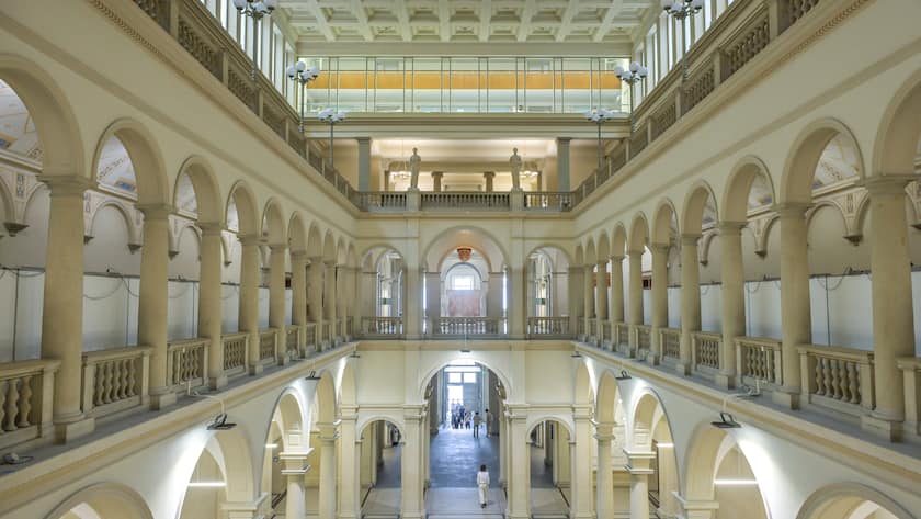 Hauptgebäude der Eidgenössischen Technischen Hochschule ETH in Zürich.
